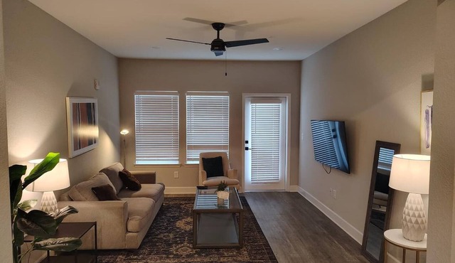 Landing | Modern 2BD, Pool, Gym