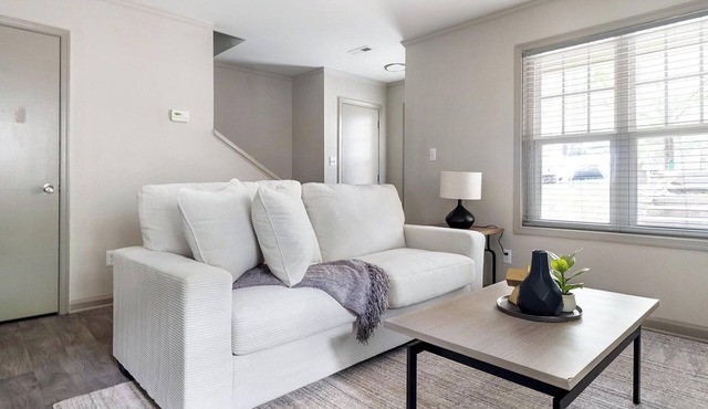 Landing | Stylish 2BD, Gym, Tennis Court