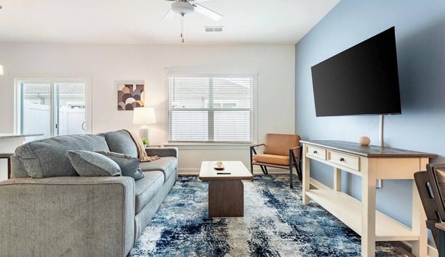 Landing | Stylish 1BD, Pool, Gym