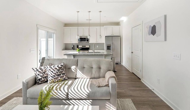 Landing | Stylish 1BD, Gym, Pool