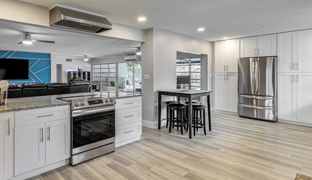 Legoland & Lakes Pool Home Pet Friendly