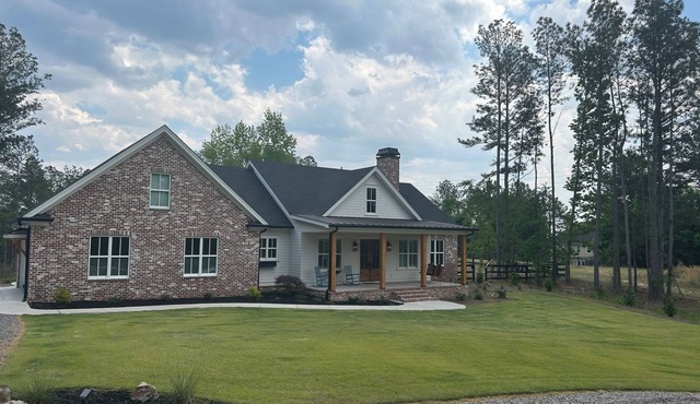 Less than 5 miles from Masters & Peach Jam: Retreat w/Pool and Putting Green