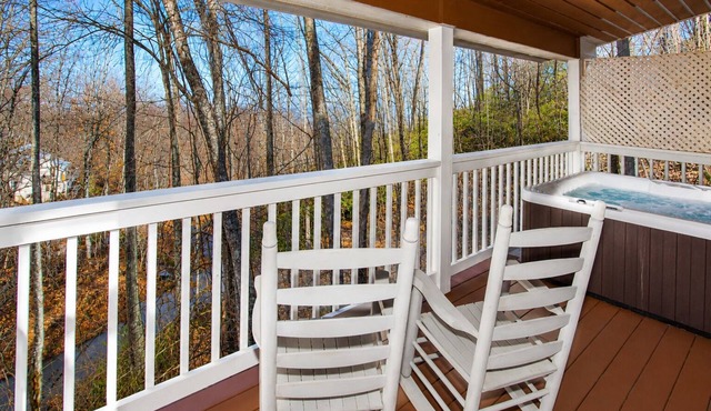 Log Heaven PET-FRIENDLY, BEAR SIGHTING, HOT TUB!