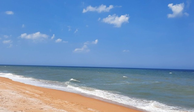 Long term Travelers: spacious 2 BR beach condo