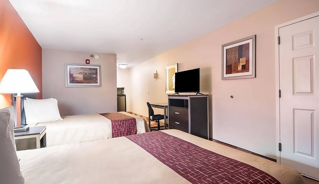 Look No Further! 2 Comfortable Units, Free Parking, Near Trolley Line Park in Mableton