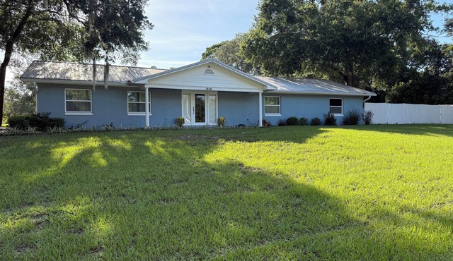 Lovely 3-Master bedroom house in Eustis very spacious with plenty of parking. in Eustis
