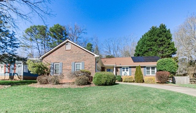 Lovely Charlotte Home w/Yard: 9 Mi to Uptown!