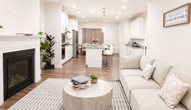 Lux 4BR,3.5Bath townhome, perfect for groups