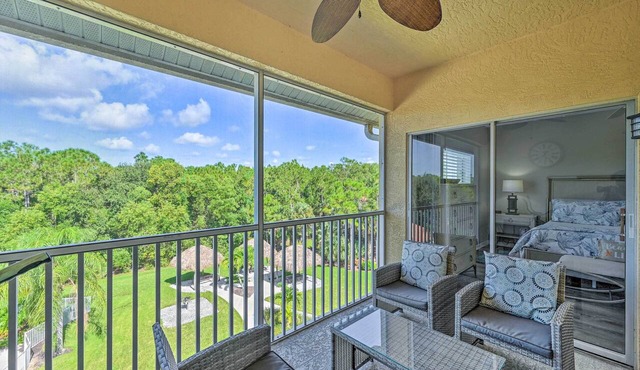 Luxe Top-Floor Condo in Beautiful Lely Resort