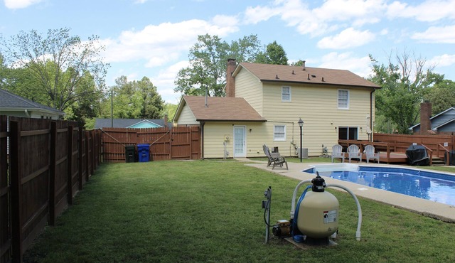 Luxurious Home w/Shared Backyard Pool & Spa