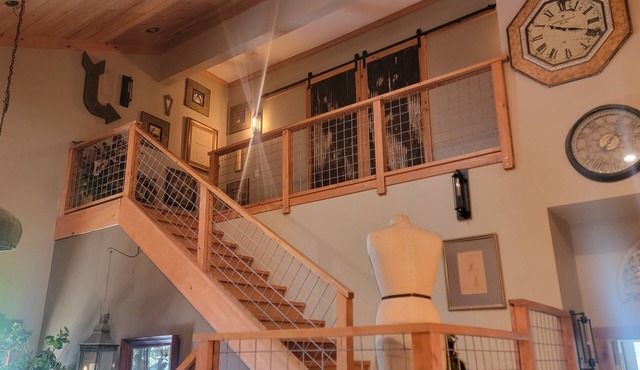 Luxurious living space & tropical privacy in Palm Harbor, FL