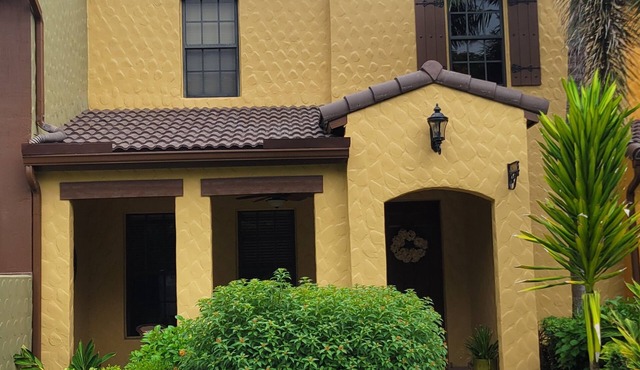 Luxurious Townhome in the Incredible Ole at Lely Townhome Community