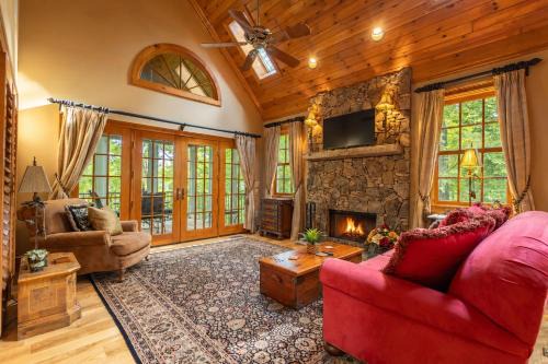 Luxury Lake Santeetlah Mountain Cottage