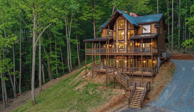 Luxury Mountain Getaway + Stunning Views + Expansive Decks + Heated Indoor Pool