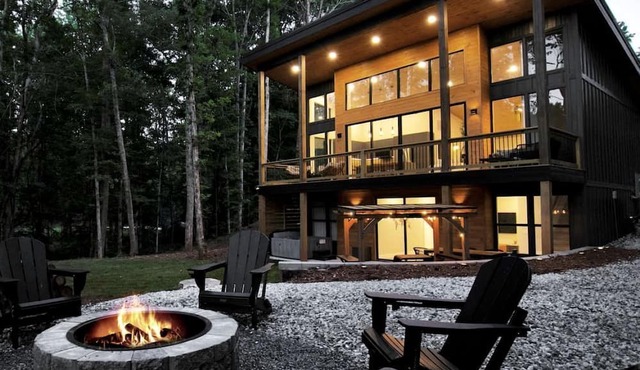 Luxury Mountain Retreat with Hot Tub Near Lake Hartwell & Clemson, SC
