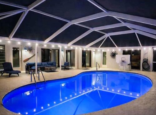 Luxury Pool Home with Private Screened Patio Family Friendly in Wellington