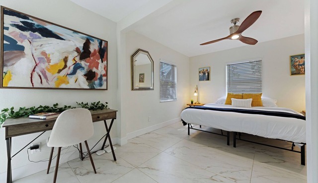 Luxury Pool/KING Bed/Modern/Cozy St. Pete Tampa Beach Getaway