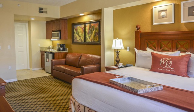LUXURY RESORT STUDIO MINUTES FROM UNIVERSAL STUDIOS & DISNEY in Orlando