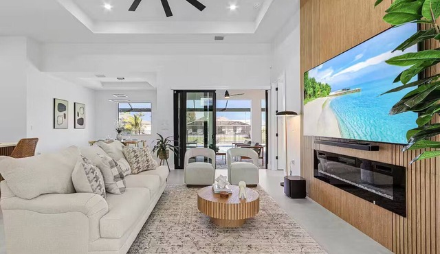 Luxury Waterfront Retreat! Hot Tub and Heated Pool.