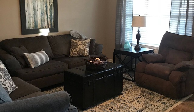 Lyndale House: Full house with 3 br