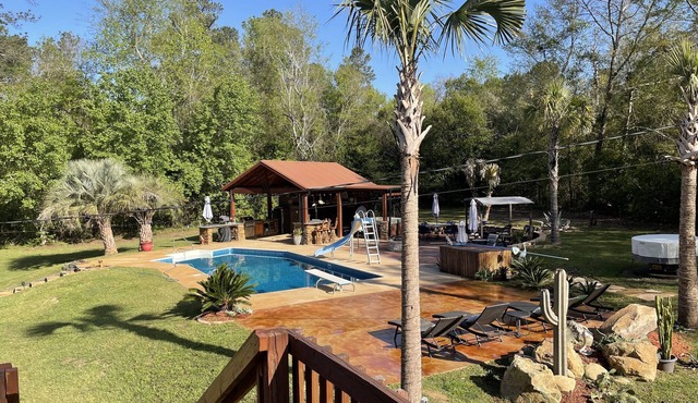 Masters house rental 2024, hot tub, pool, game room.Longer stay available