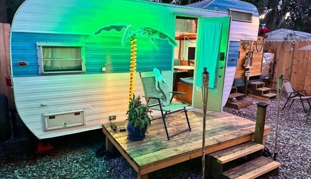 Mermaid Manor is Close to Downtown and Savannah Bananas!