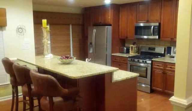Mini Mansion 4,100 sf NCSU/Downtown, 6br, 10 beds