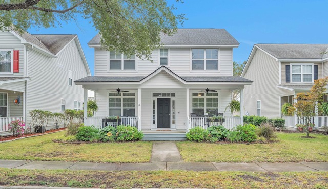 Mins to Downtown & Beach, Sleeps 10, Pool