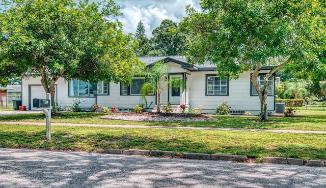 Minutes from Beach, Downtown, LECOM Park, IMG