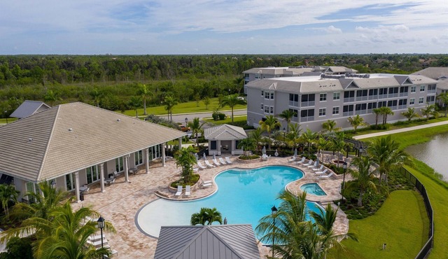 Minutes from Marco Is; Corner Unit 3BR Condo