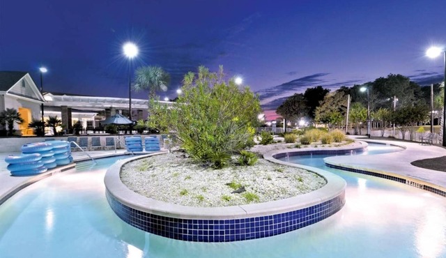 Minutes to SkyWheel: 2 1BR Villas w/Waterpark, Arcade & Free On-site Parking
