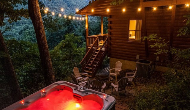 Misty Mountain Manor-Beautiful View! Hot Tub