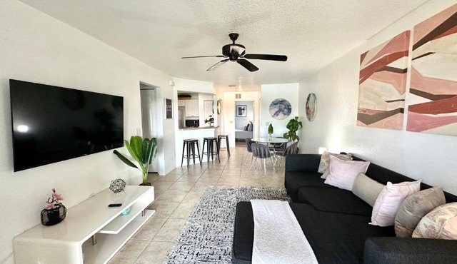 Modern 2BR Lakeview Near Orlando Airport Free Parking