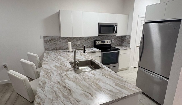 Modern 3/2 apt in kissimmee FL with pool, jacuzzi, gym, bbq, pets welcome