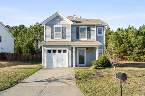 Modern 3BR Durham Retreat Near Duke & DT Sleeps 6