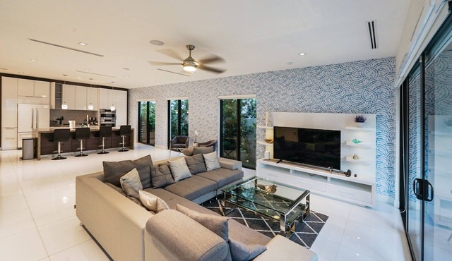 Modern 5BR Townhome 5mins to the beach in Fort Lauderdale