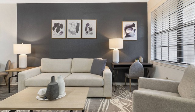 Modern Apartment in Prime Location (ID7593X55)