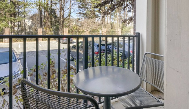Modern Apartment in Prime Location (ID7828)