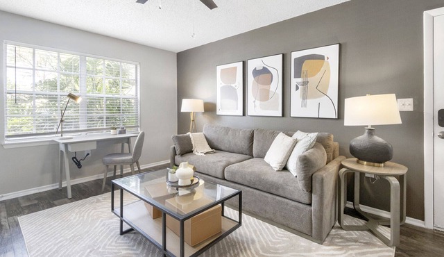 Modern Apartment in Prime Location (ID9296X25)