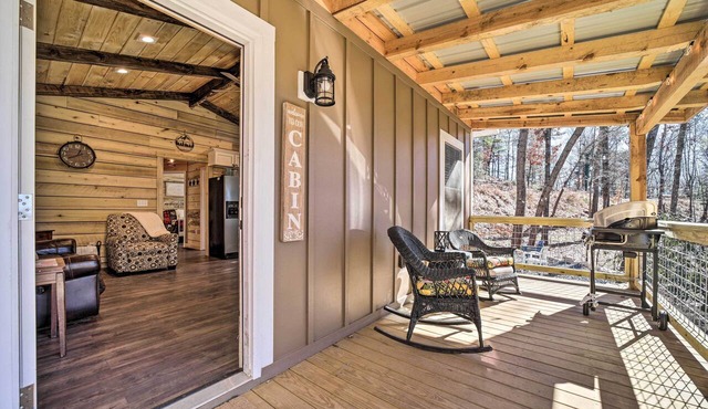 Modern Cabin w/Fire Pit < 3 Mi to Trails! in Pisgah Forest