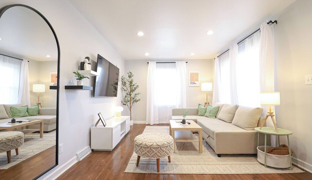 Modern & Cozy Home - Minutes from NoDa & Uptown