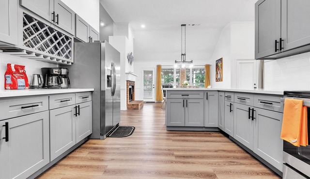 Modern, Freshly Updated 5- Bedroom Brick Home just Minutes from the airport. in Memphis