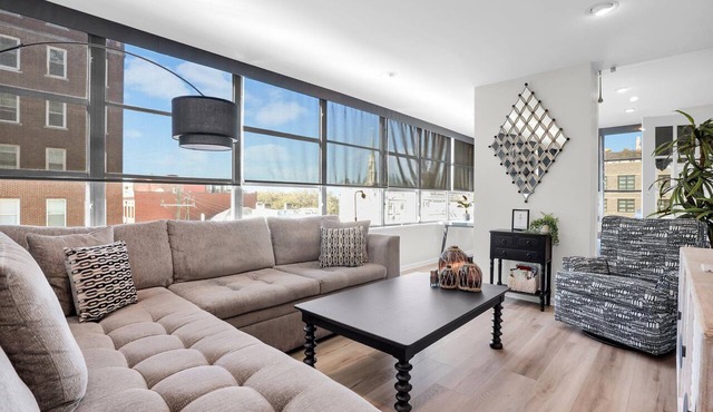 Modern Loft w/Soaring Views of City + Reserved Parking by Lucky Savannah