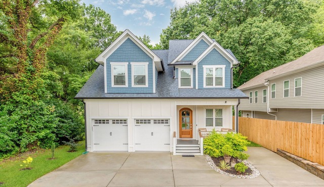Modern Luxury Home near NoDa 5BR, 5BA, Sleeps 10