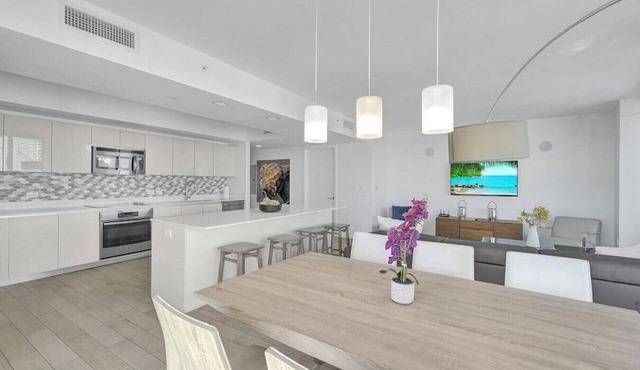 Modern Ocean View Condo Resort Beach Service 1901