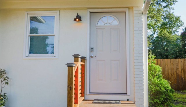 Modern Studio Near Park Circle & Downtown in Goose Creek