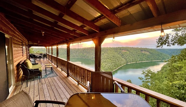 MODERN UPSCALE CABIN WITH UNOBSTRUCTED LAKE & MOUNTAIN VIEWS