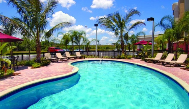 Modern Well-Located Suite Close to Tampa’s Top Spots – Busch Gardens Nearby