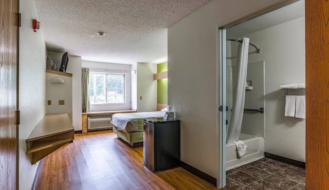 Motel 6 Charlotte, NC - University