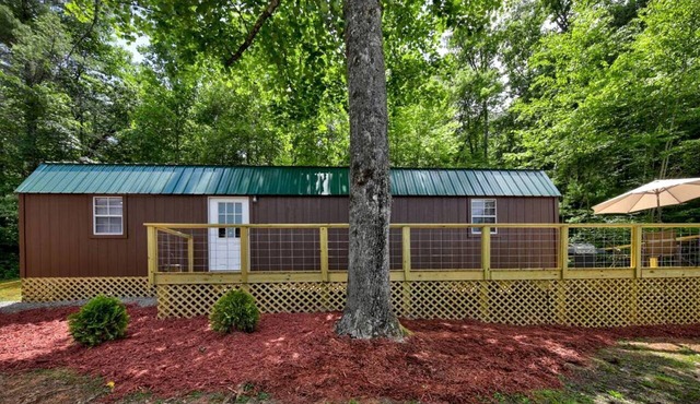 Mountain Glamping Cabin in Hayesville, North Carolina near the Appalachian Trail